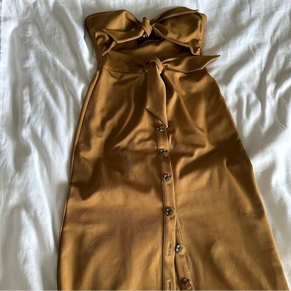 House of Harlow 1960 Dresses & Skirts - Gold Color Ribbed Strapless Midi Dress